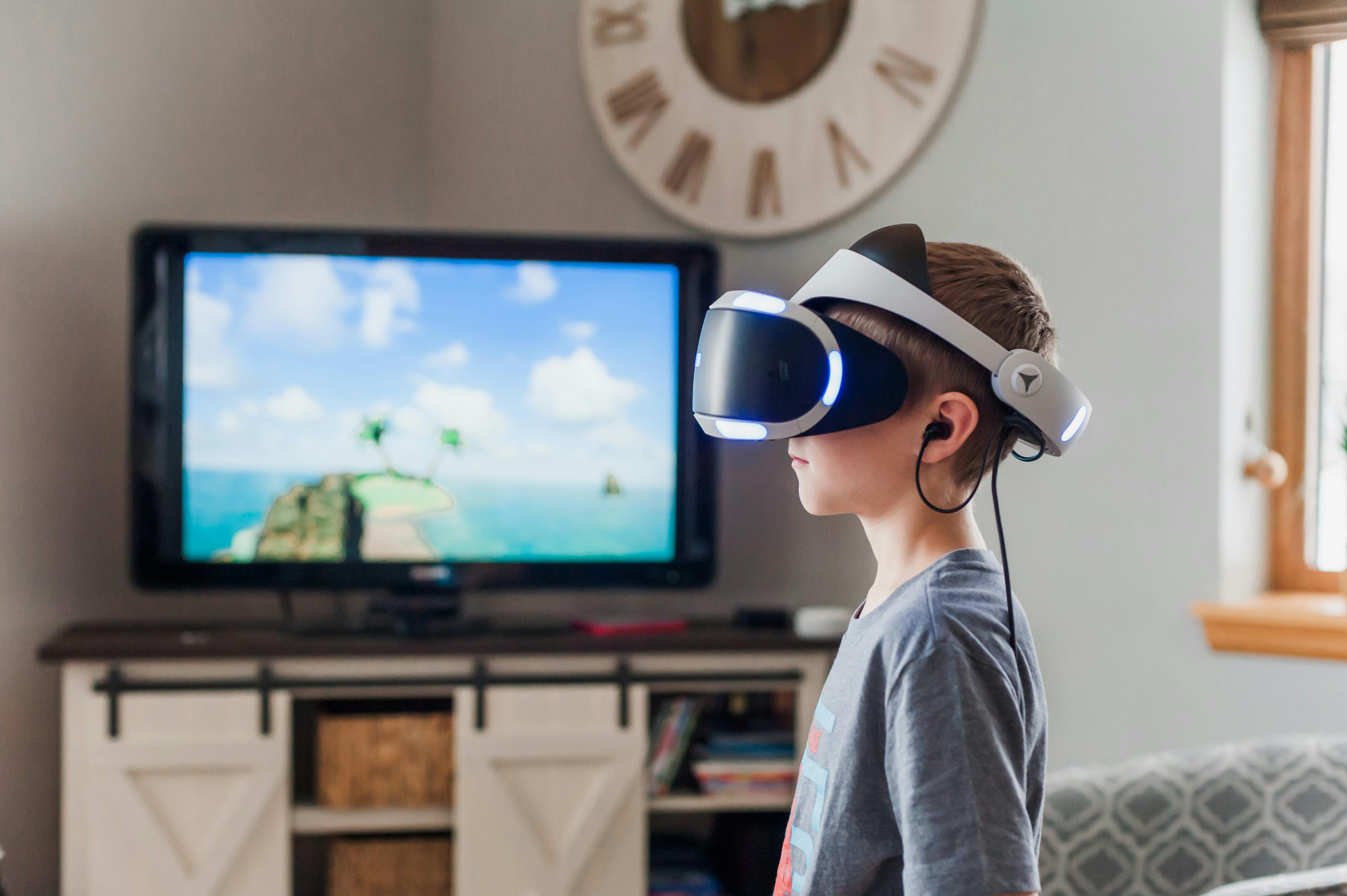 Enfant avec un casque VR 